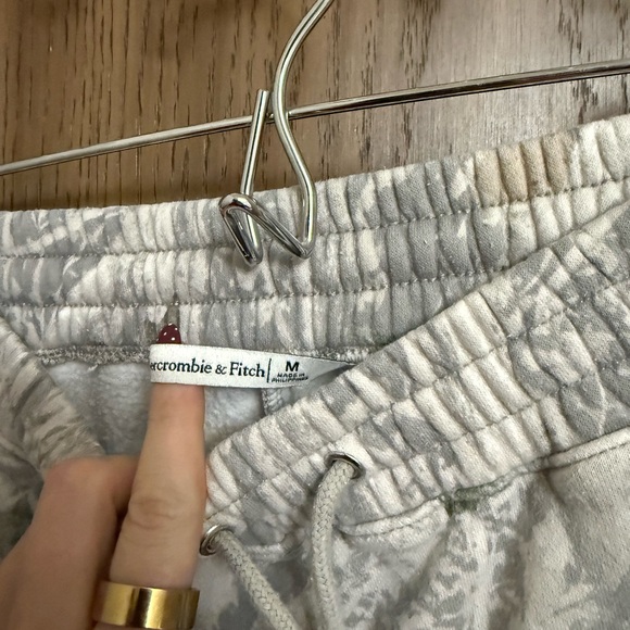 Abercrombie & Fitch Gray Camo Joggers - Picture 3 of 4